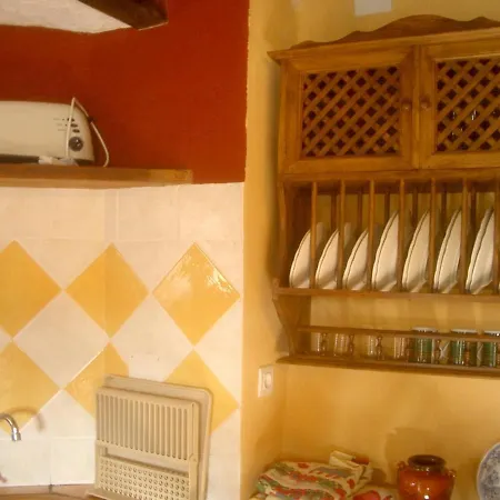 Charming House With Pool In El Holiday home Borge